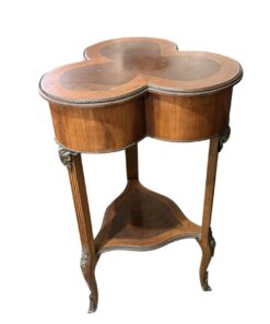 Mesa de Apoio Europeia -  0,82 alt.