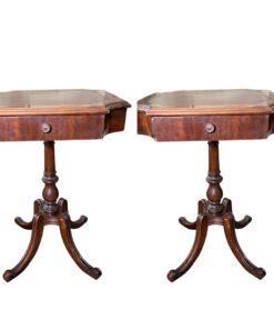 Par de Mesa Inglesa com tampo de couro - 0,53 x 0,53 x 0,74 Alt.